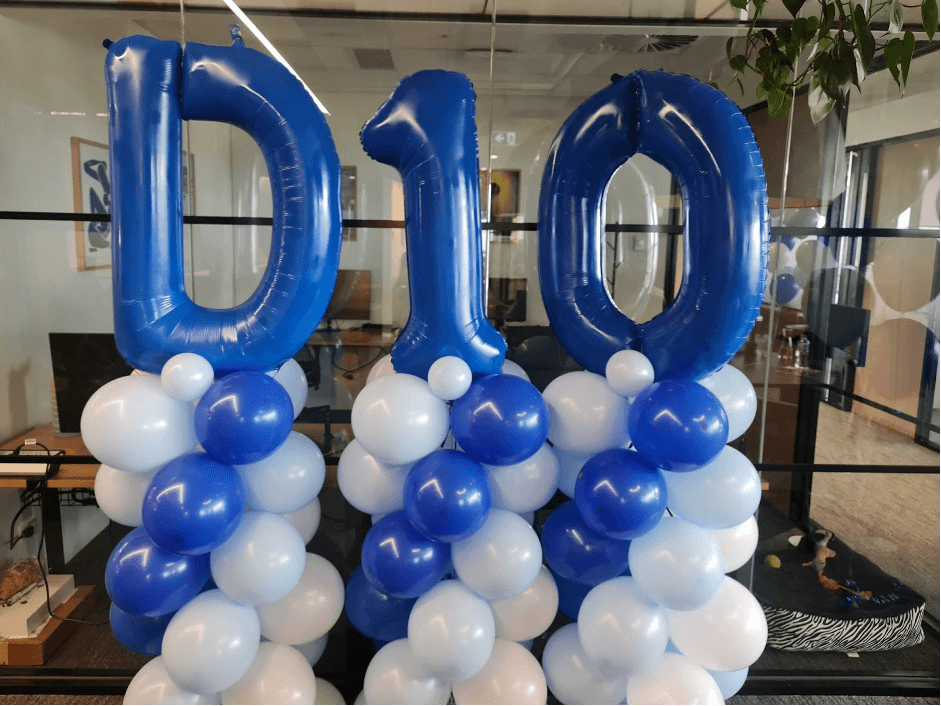 D10 balloons in blue and white colour at the Drupal 10 launch party and Melbourne December Drupal Meetup
